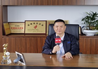 El portavoz principal de Evada, el Sr. Wang, acepta una entrevista exclusiva con CNR Media.